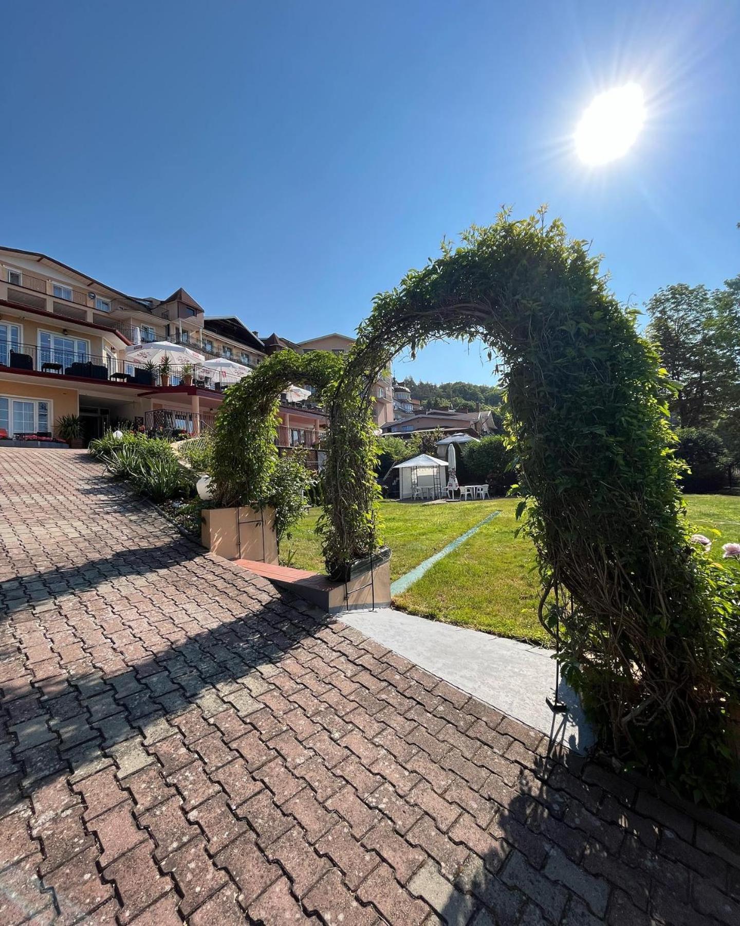 Eva Hotell Mrągowo Exteriör bild